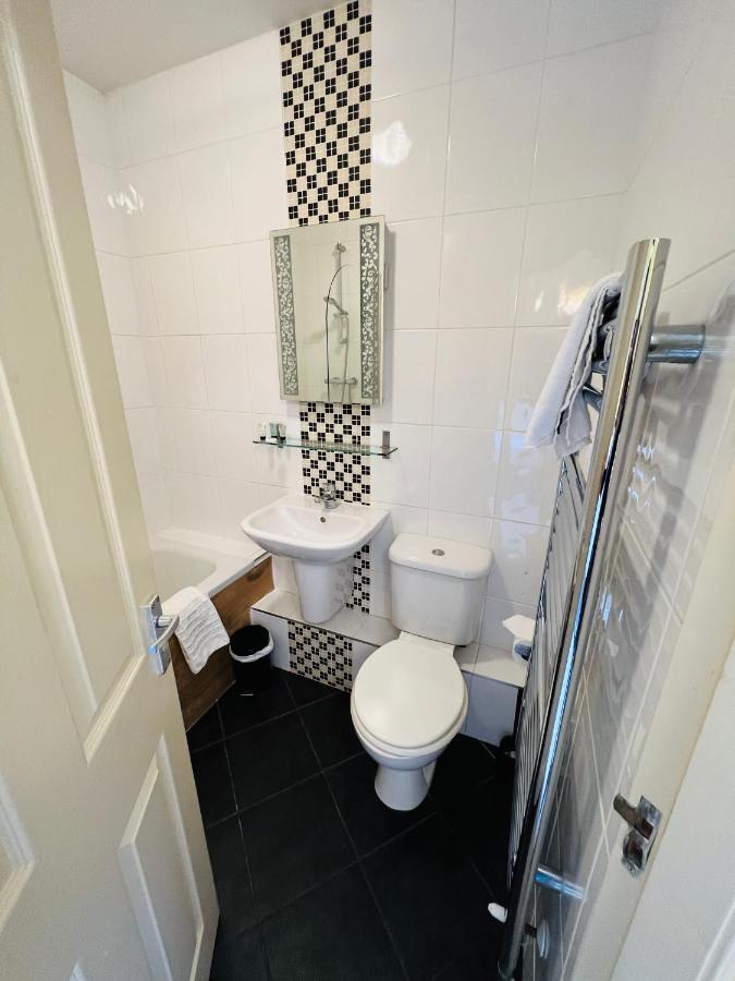 Heath Cottage Hotel & Restaurant Dewsbury Esterno foto