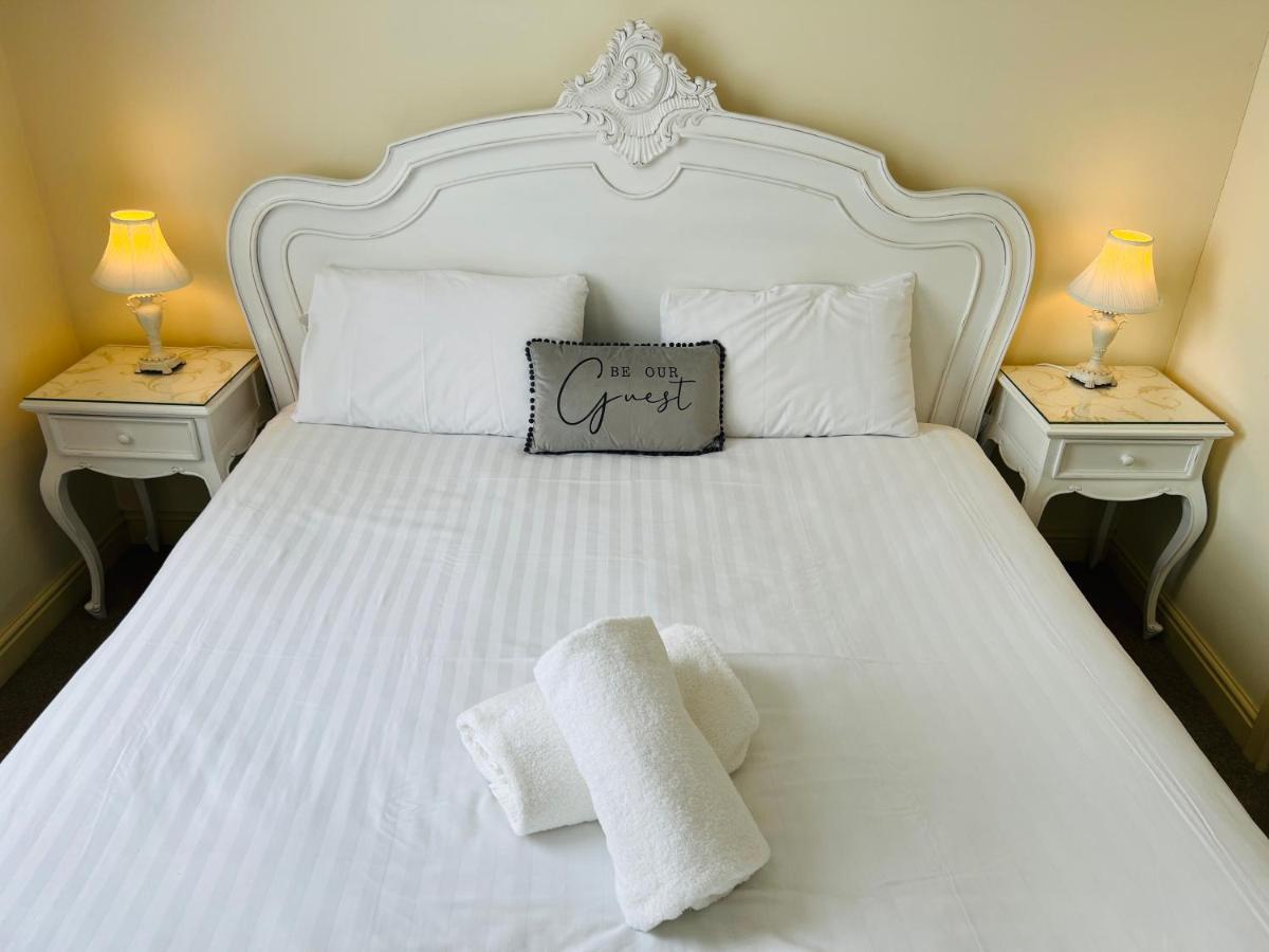 Heath Cottage Hotel & Restaurant Dewsbury Esterno foto
