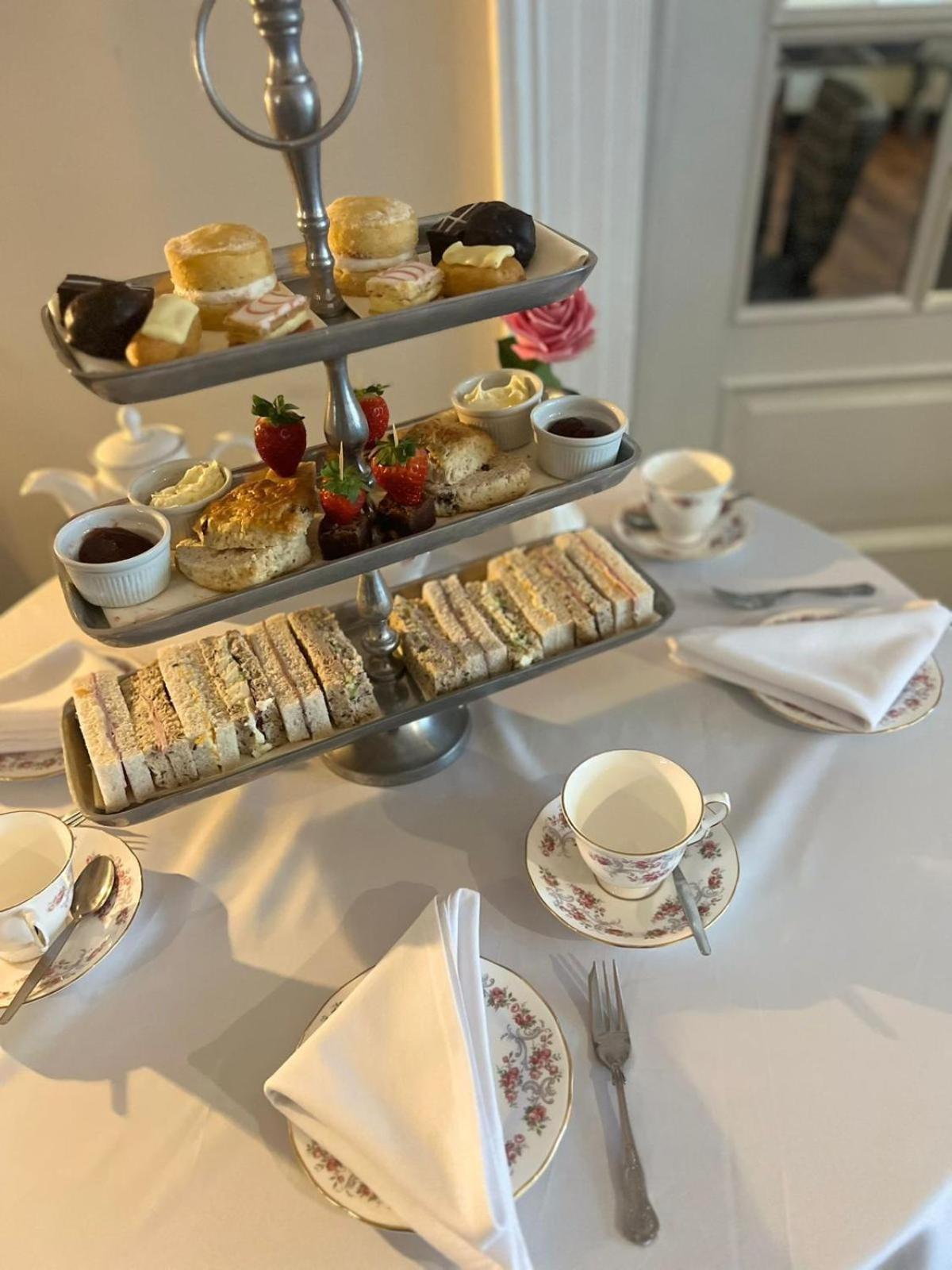 Heath Cottage Hotel & Restaurant Dewsbury Esterno foto
