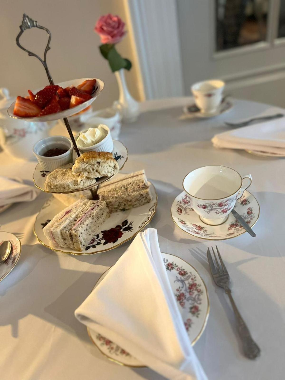 Heath Cottage Hotel & Restaurant Dewsbury Esterno foto