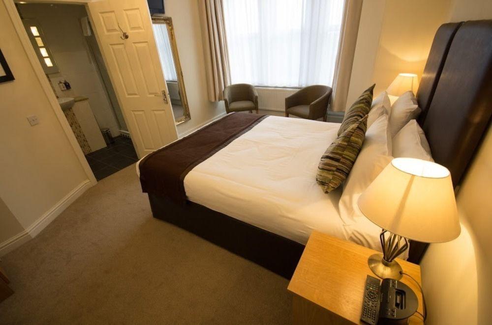 Heath Cottage Hotel & Restaurant Dewsbury Esterno foto